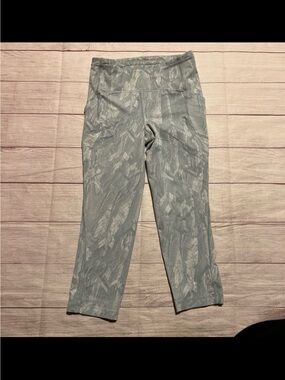 These are Lululemon Swift Speed High-Rise Crops size 8